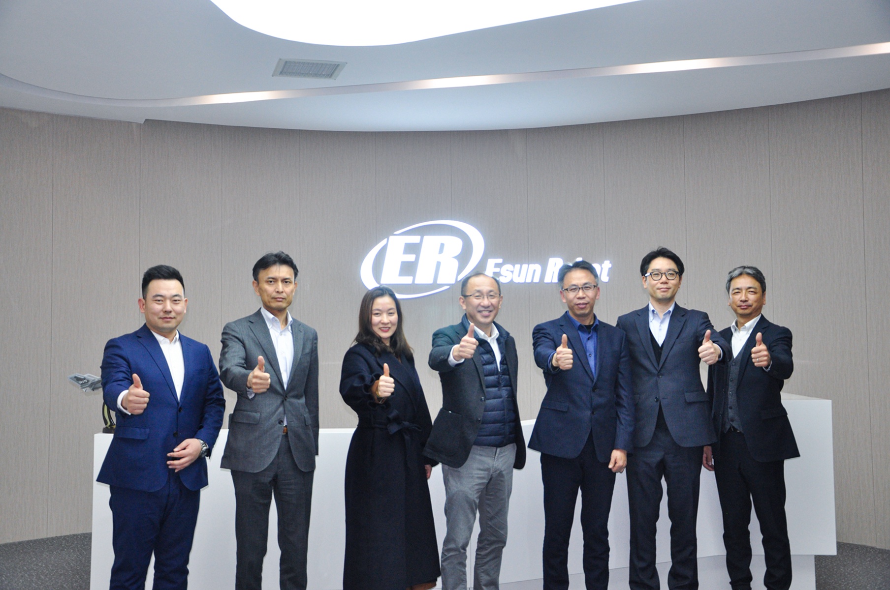 熱烈歡迎EPSON SEC吉野部長一行蒞臨鎰升機(jī)器人！